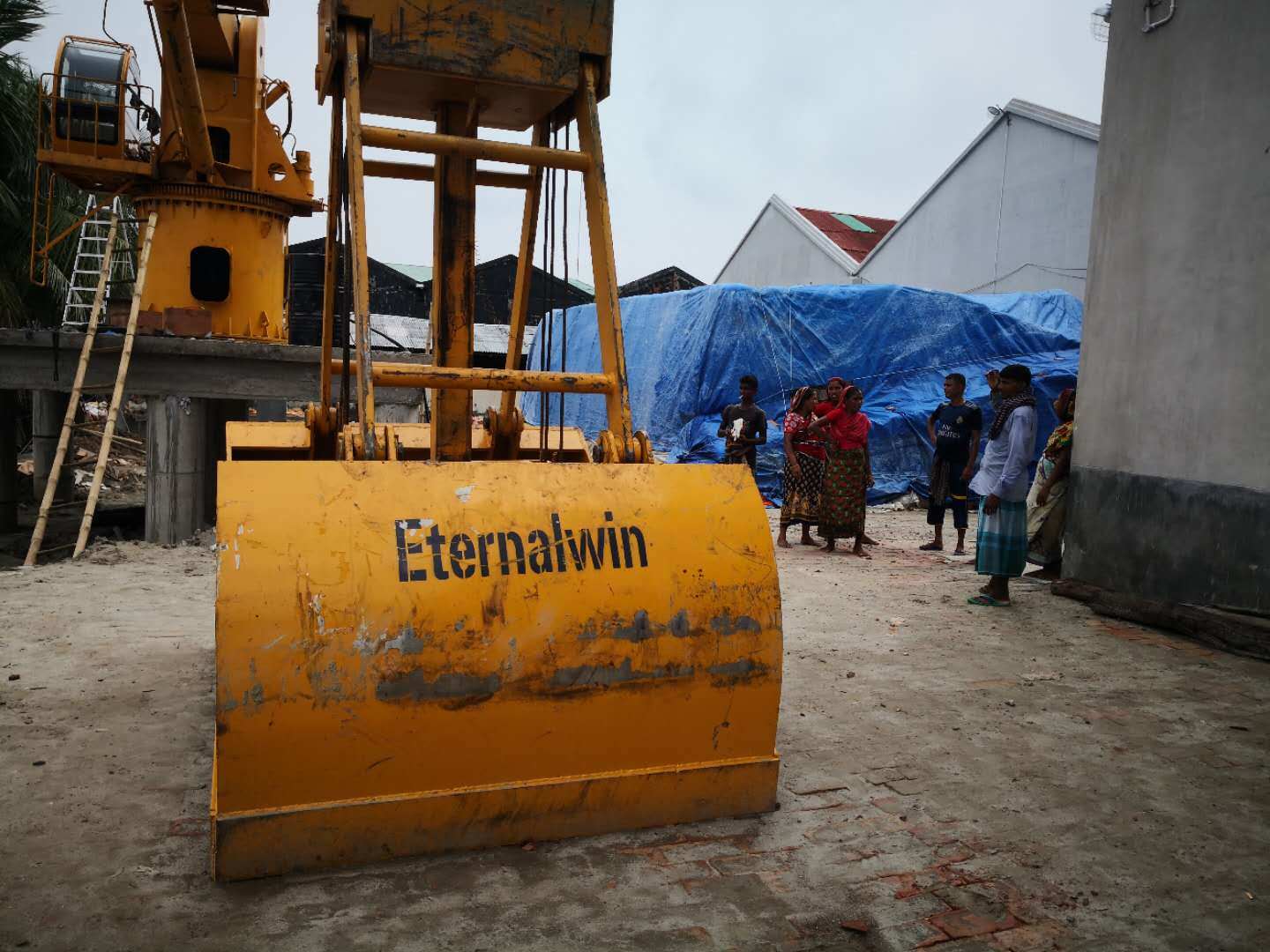 
                Для тяжелого режима работы электрического и гидравлического ковша грейфера лома для рытья осадков установлен в Бангладеш
            