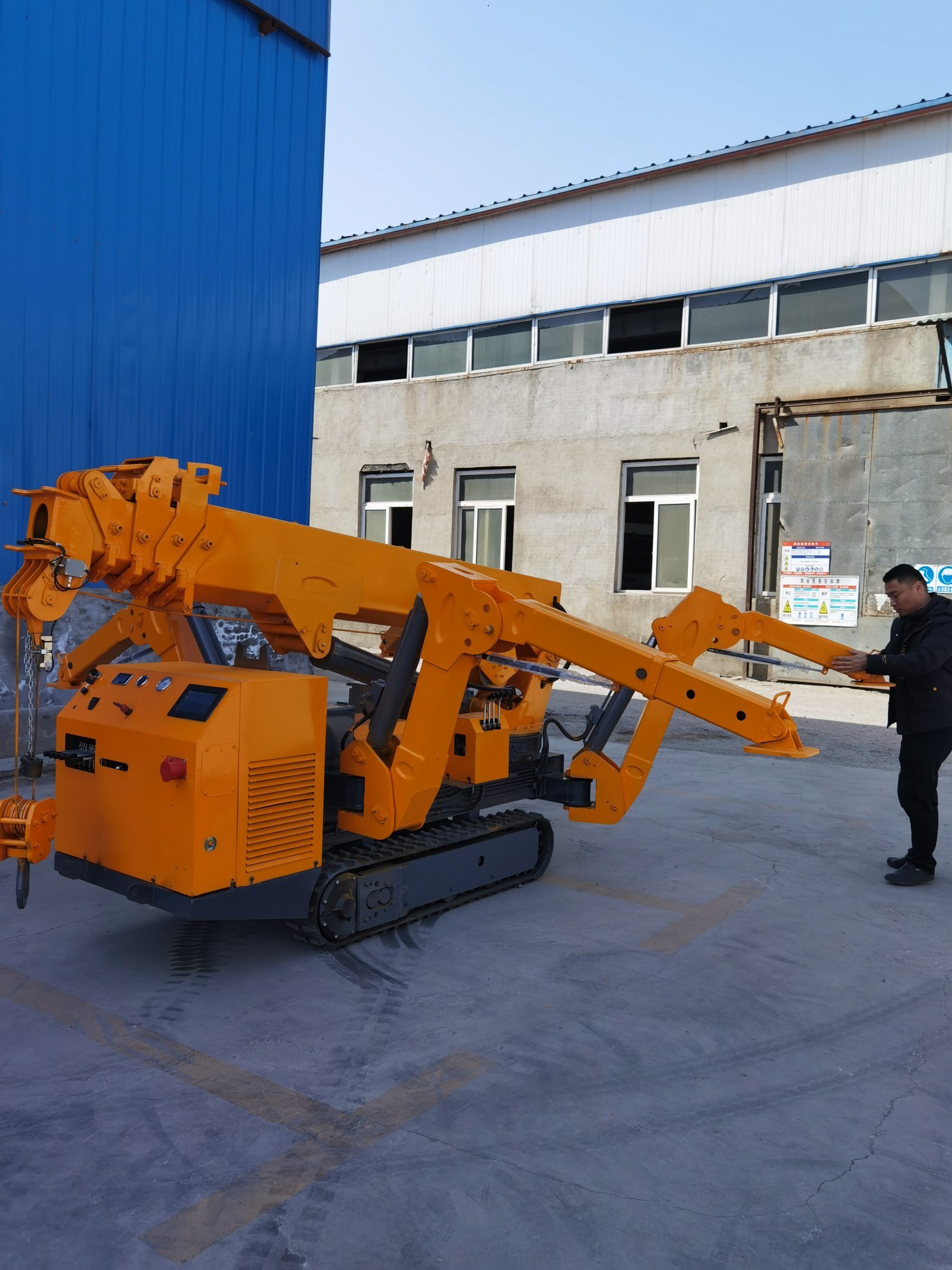 
                Machine de levage de grue hydraulique sur chenilles 3tonne 5tonne Construction Mini Mobile Spider grue pour la vente
            