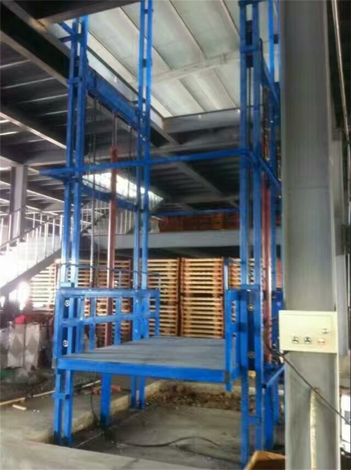 Manufacturers Customizable Small Electric Hydraulic Elevator Goods Elevator Simple Lift Workshop Fixed Rail Type Lifting Equipment Platform