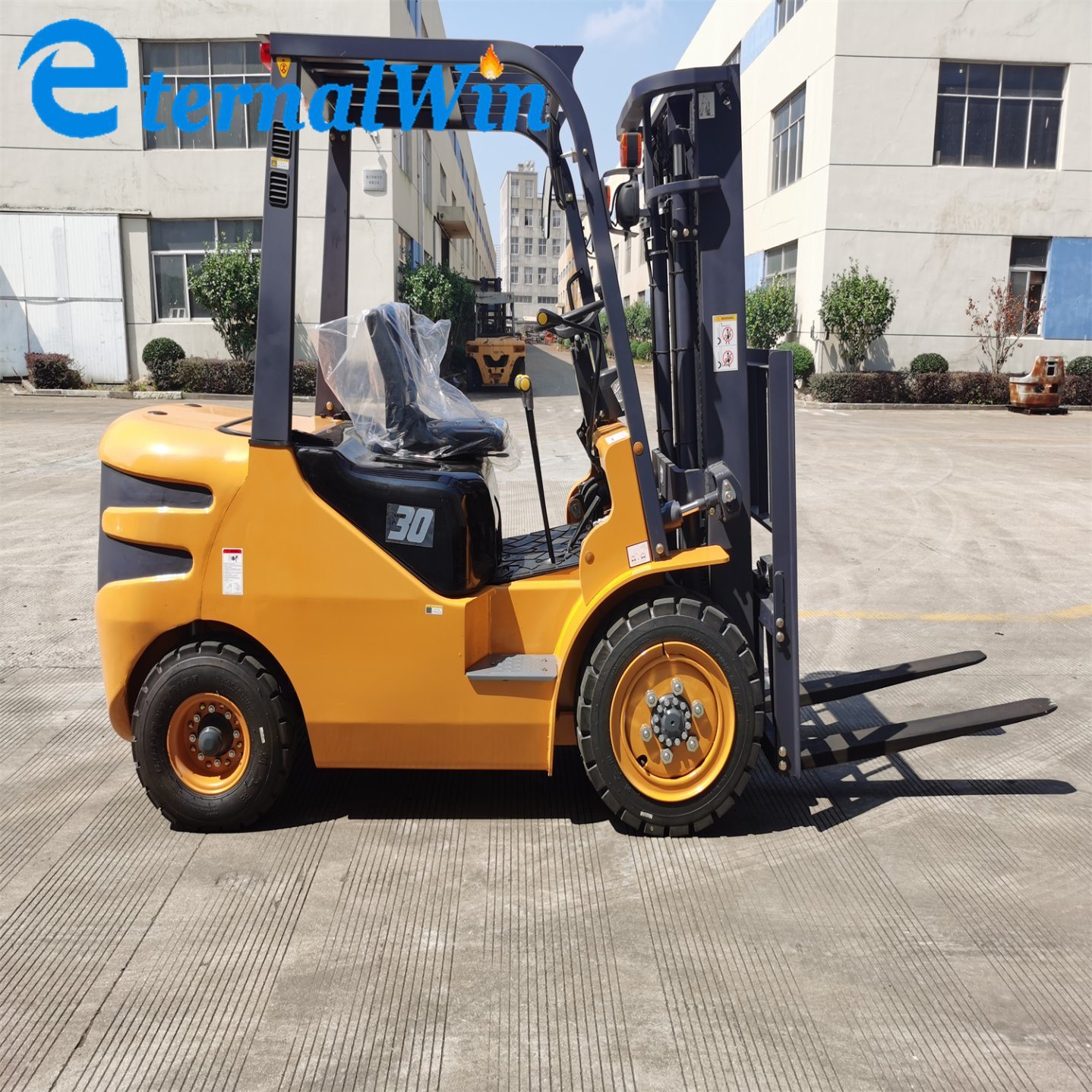 New 2 Ton Diesel Forklift with Good Condition Terrain off-Road Forklift with Rotating Clamp