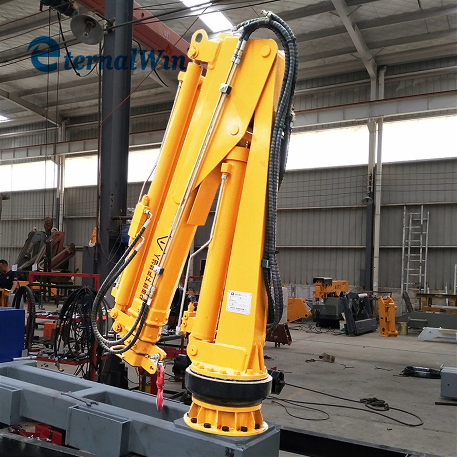 China 
                Offshore Telescopic Boom Marine Crane All Rotation Slewing Crane for Ship
             supplier