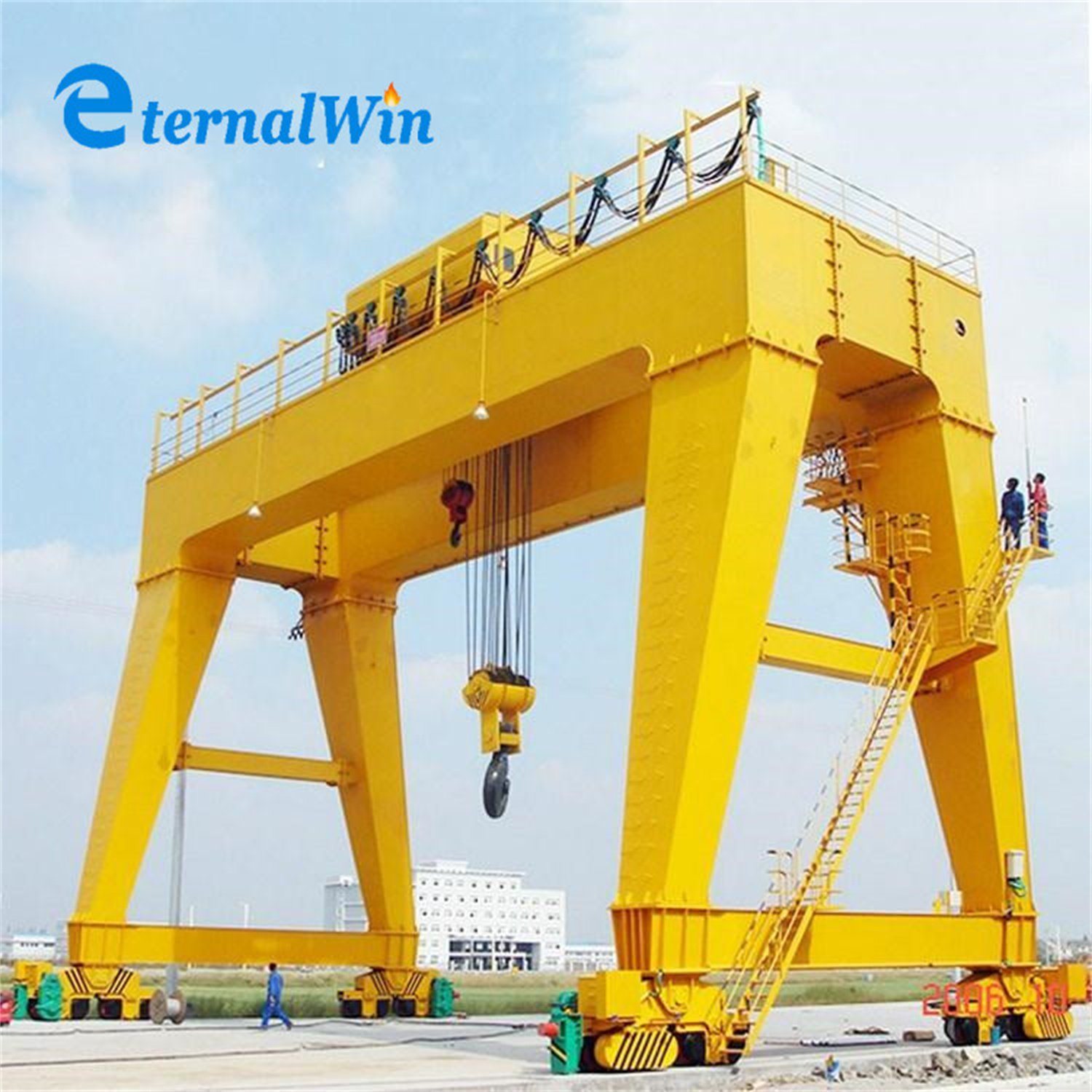 China 
                Overhead 10t Rail Traveling Double Beam Gantry Crane for Outdoor Construction
             supplier