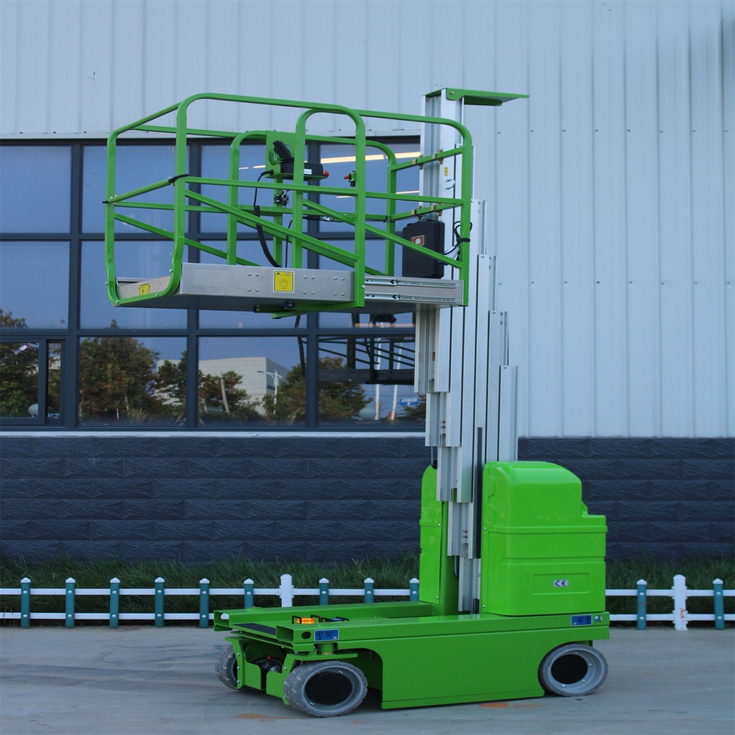 Self-Propelled Small Aerial Work Platform Mini Boom Lift