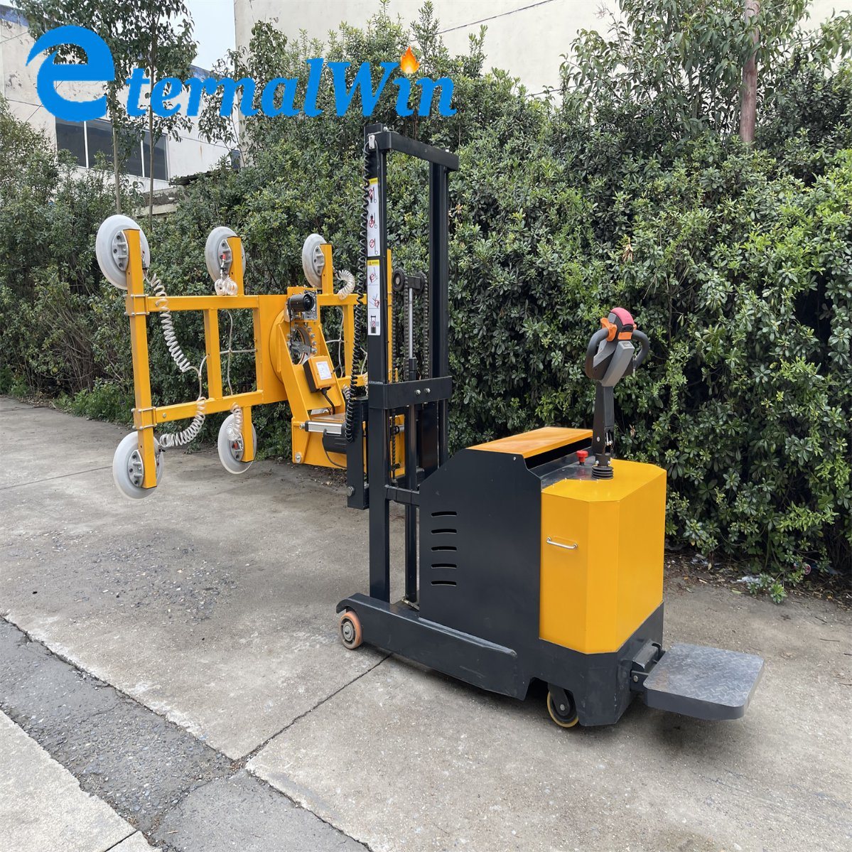 Semi-Electric Vacuum Lifter for Glass Movement
