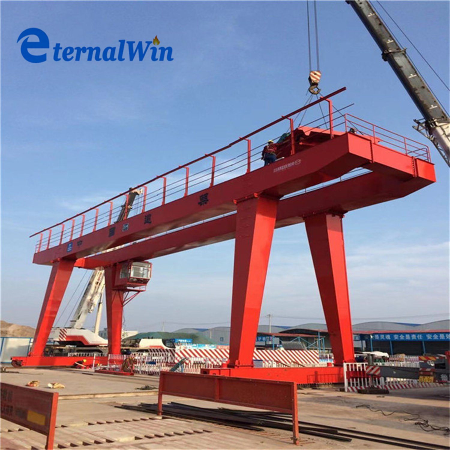 China 
                The Port Uses Portal Cranes for 20-Foot Containers
             supplier