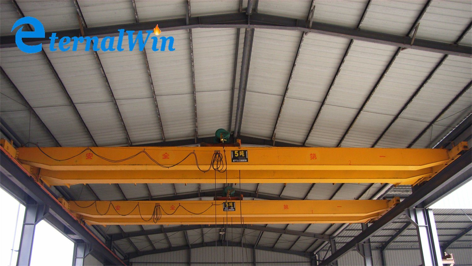 
                Largement utilisé dans l′acier usine métallurgique Grue Grue de pont de passage supérieur double poutre Heat-Resistant Crane
            