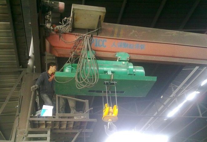 China 
                Box Type Single Beam Remote Control Electric Eot Foundry Crane
             supplier