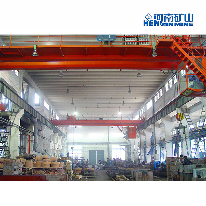 China 
                Heavy Duty Cabin Control Qd Model Double Girder Electric Overhead Crane with Hook
             supplier