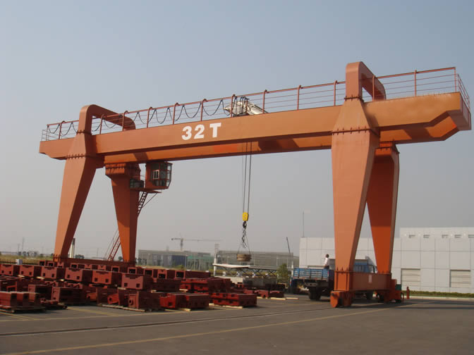 China 
                100 ton u-vormige dubbele straalhaak kraan voor het verplaatsen van en Het hijsen van grote materialen
             te koop