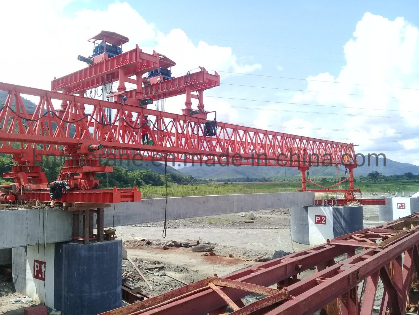 China 
                100T Straßenbau Strahlwerfer Gantry Kran
             Lieferant