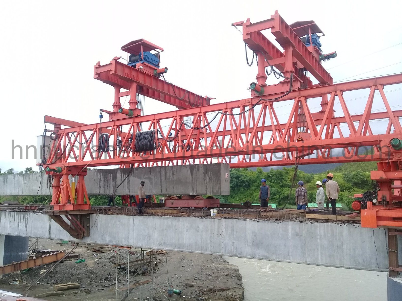 160t Trussed Type Bridge Launching Crane for Highway