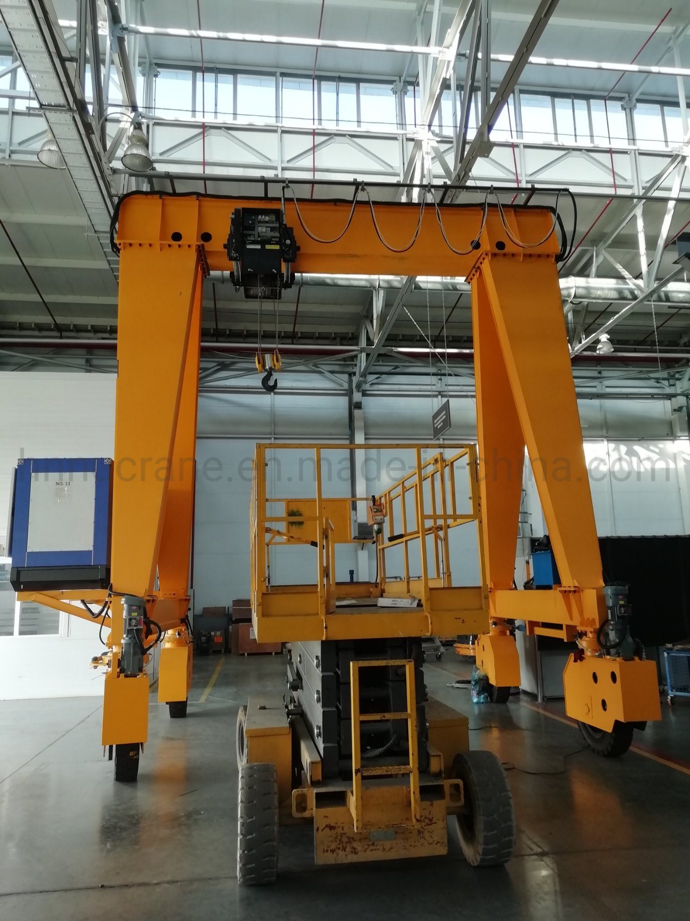 China 
                20 Ton Wireless Control Double Girder Gantry Crane with Cantilever
             supplier
