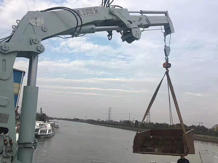 China 
                5 Toneladas pluma telescópica hidráulica barco grúa marino de la capacidad de venta
             proveedor