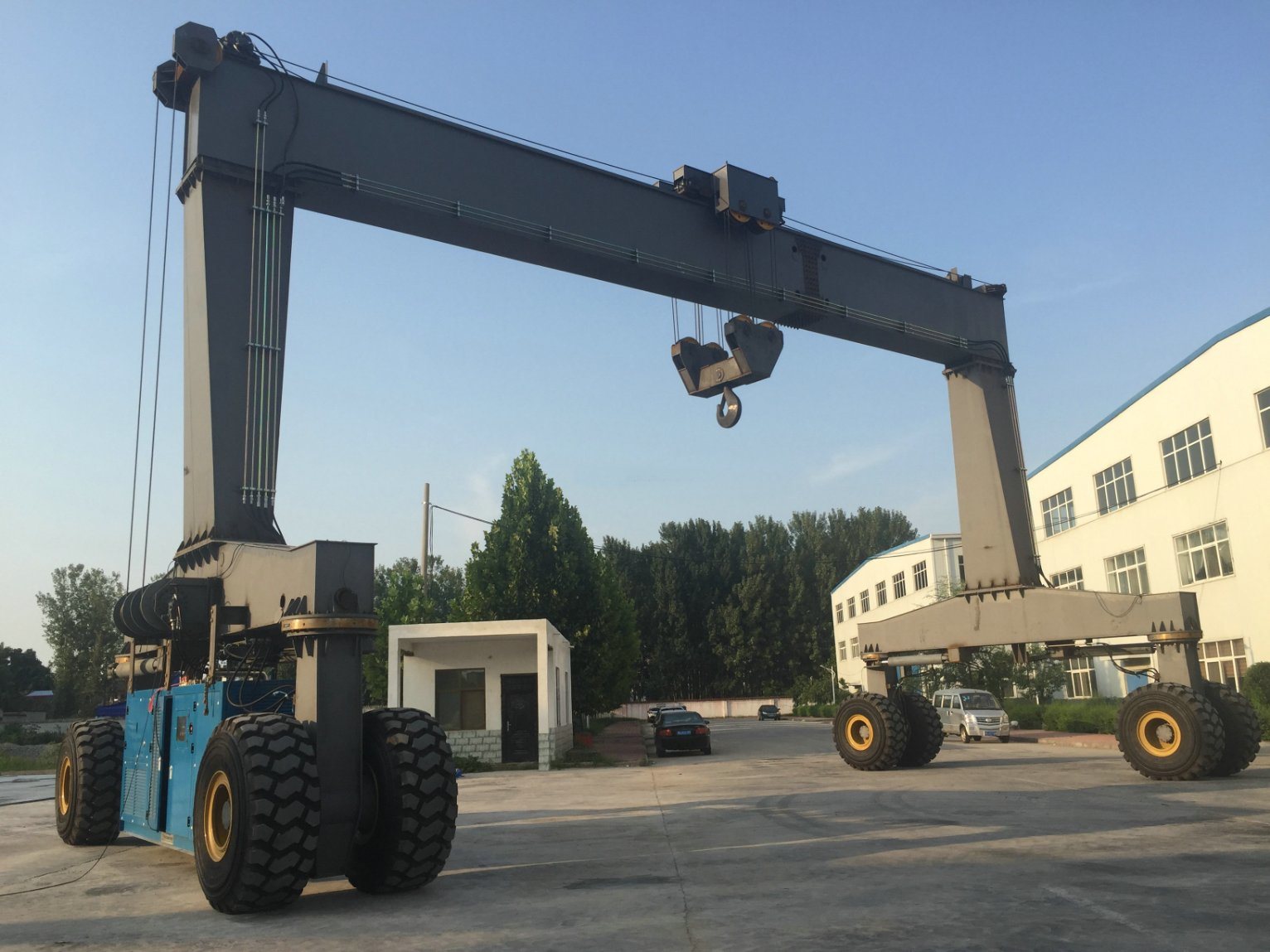 
                중국 최고의 제조업체인 Marine Rubber Tire RTG Marine Gantry Crane
            