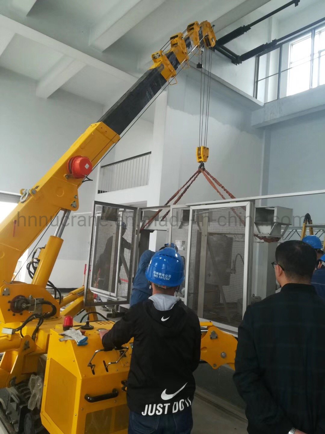 Chinese Manufacturer Nucrane Mini Mobile Crane for Sale