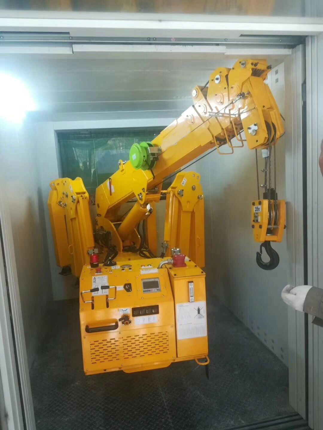 Chinese Manufacturer Spider Small Mobile Crane with Ce and ISO Certificate