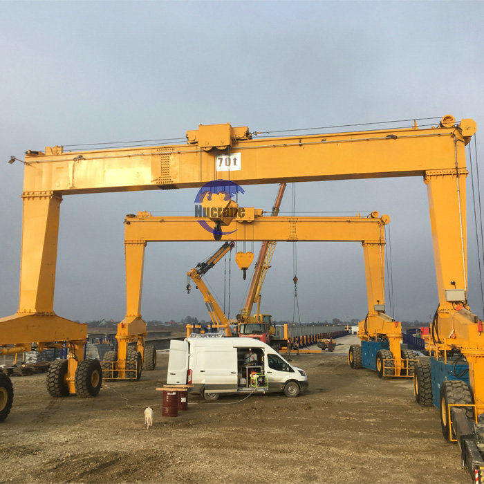 
                Pneu en caoutchouc du site de construction pour le levage de grue à portique Precast barre en acier de blocs des segments de faisceau utilisées dans le jardin
            