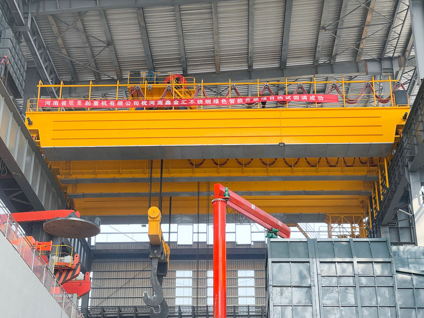 Electric Magnetic Chuck Steel Billets Handling Overhead Bridge Traveling Crane