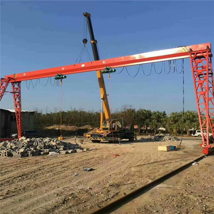 
                grue à portique tôle d′équipement de levage du moteur électrique à l′extérieur 50 tonnes d′un palan de levage de grue à portique
            