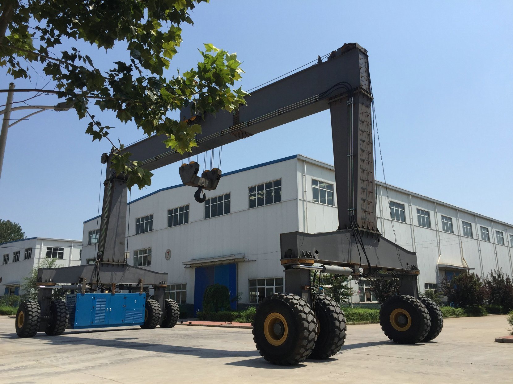 High Lift Capacity Rubber Tired Straddle Carrier