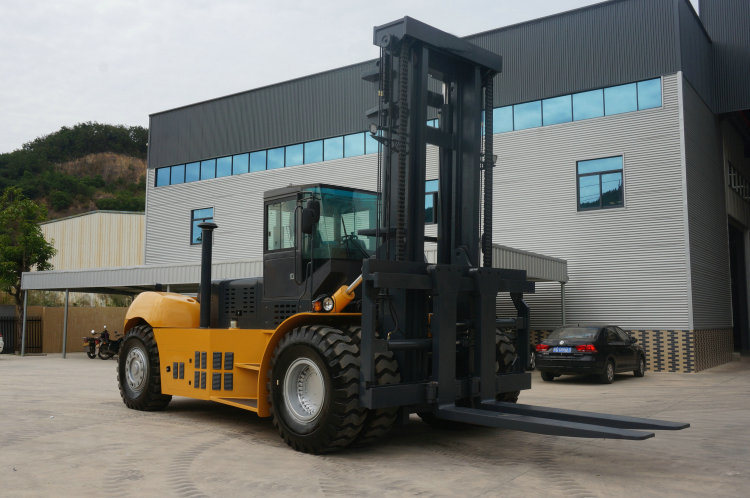 
                Importé de fourche de levage du moteur Diesel de conteneur chariot élévateur à fourche de 12 tonnes
            