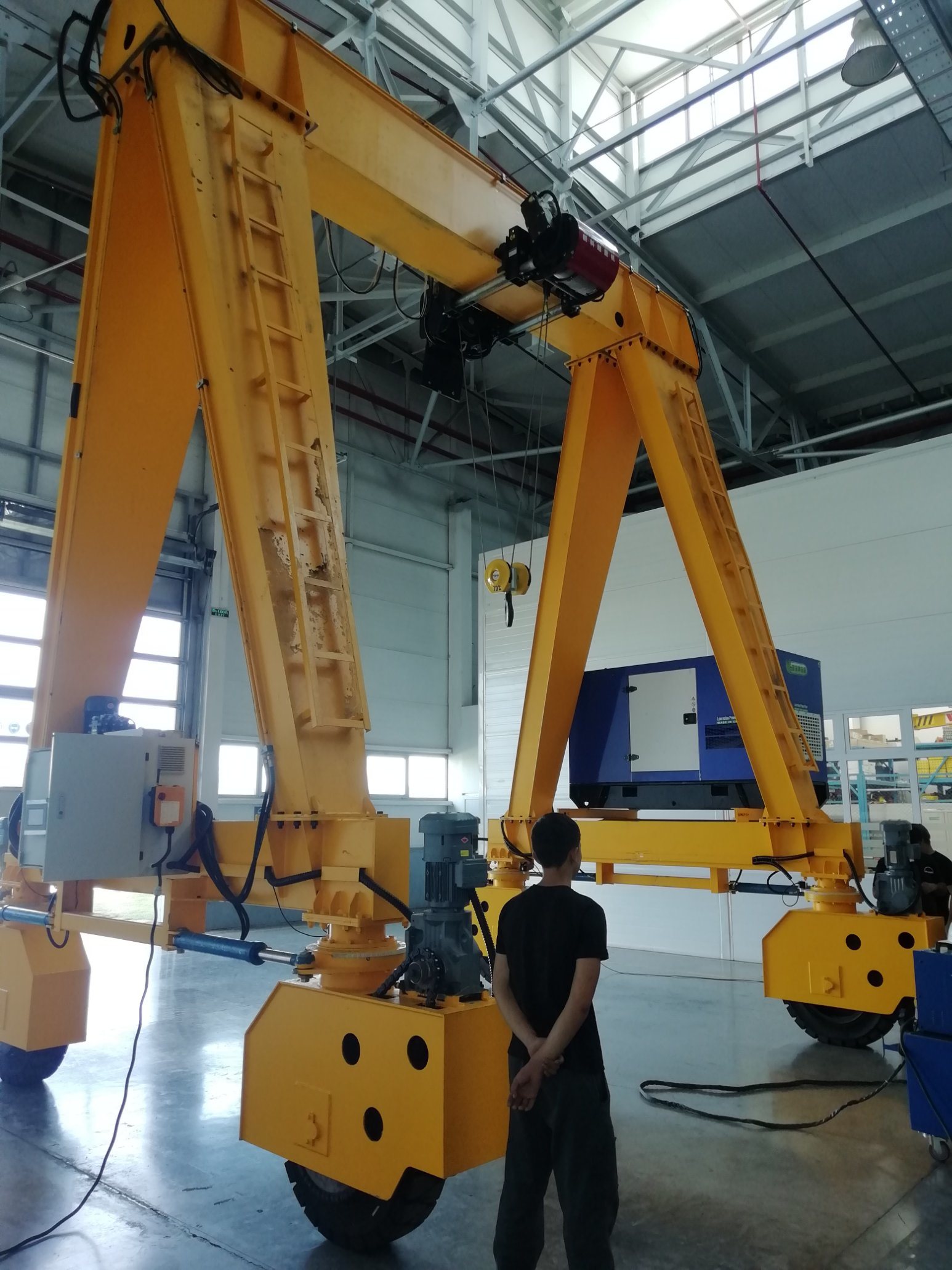 China 
                Industrial Remote Control Single Beam Mobile Gantry Crane
             supplier
