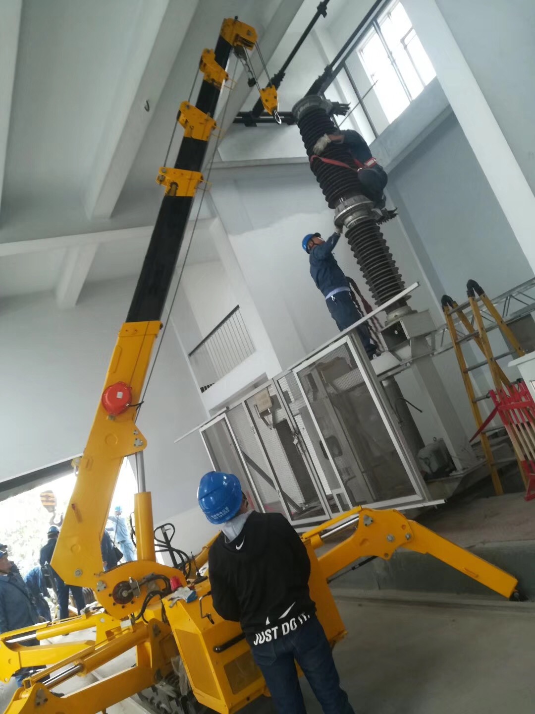 New Advanced Mini Crawler Spider Mobile Small Crane Neb499 Model Ce and ISO Standard