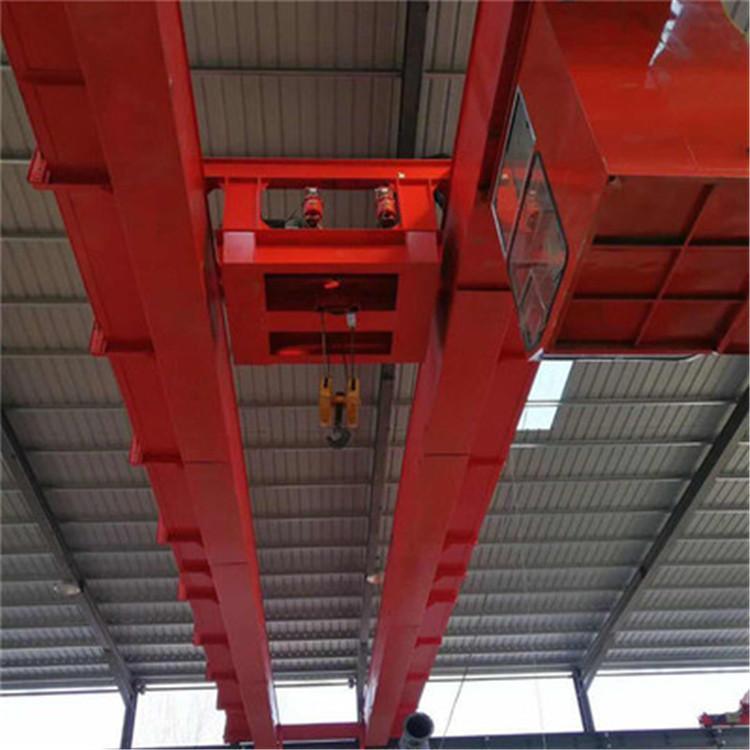 China 
                Workshop Using Cabin Control Double Girder Overhead Crane
             supplier