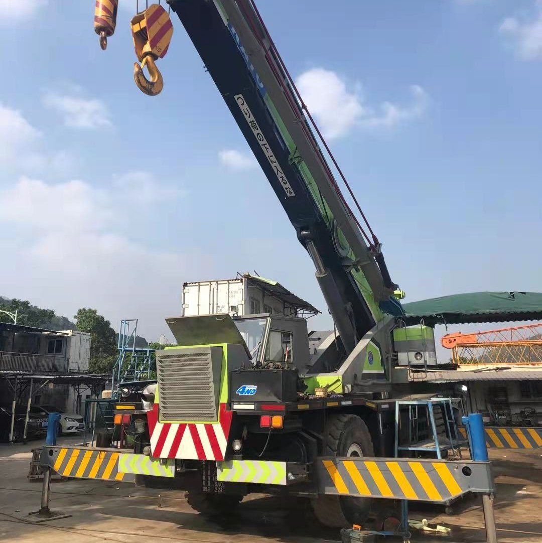 
                Goede conditie gebruikt Japanse ruwe Terrain Crane 50ton Kato Crane Met 4 wielen te koop
            