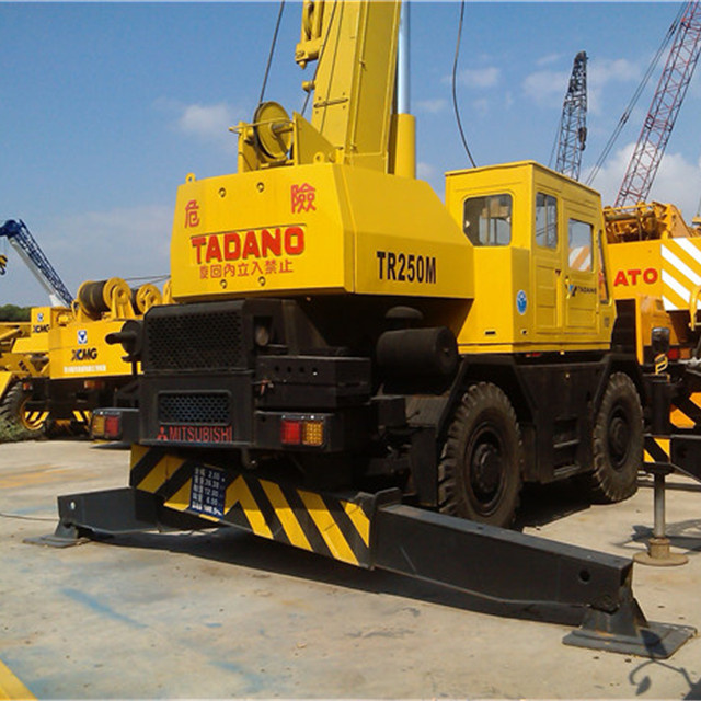 
                Bom Estado usados guindaste Tadano 25ton Tr250m Terreno Irregular Crane feita no Japão
            