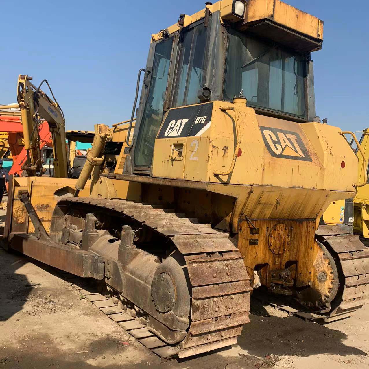 
                Cat usagés d7g bouteur chenillé couleur d′origine fabriqué au Japon pour la vente
            