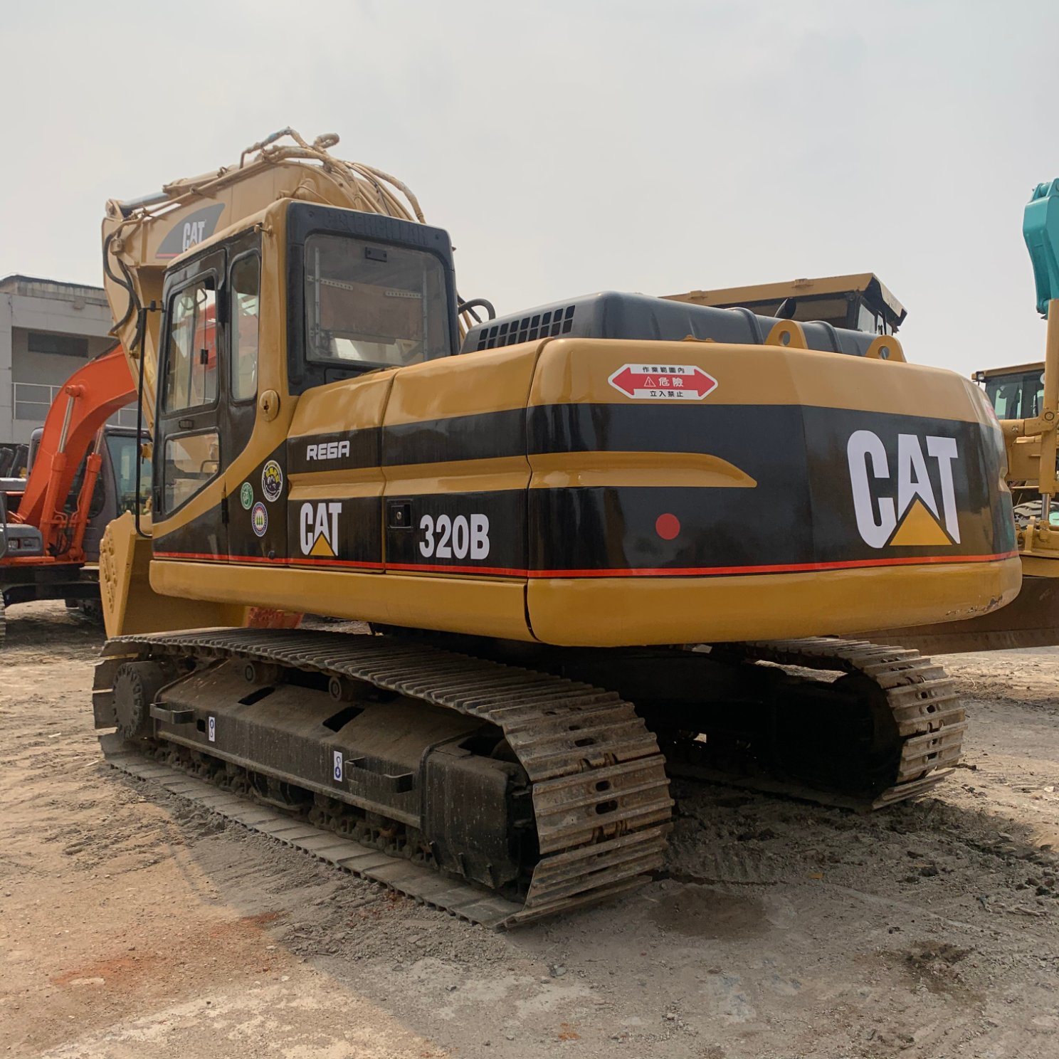 China 
                中古油圧ショベル Cat 320B クローラー油圧ショベル Digger 、 320C 320D 油圧ショベル販売用
             supplier