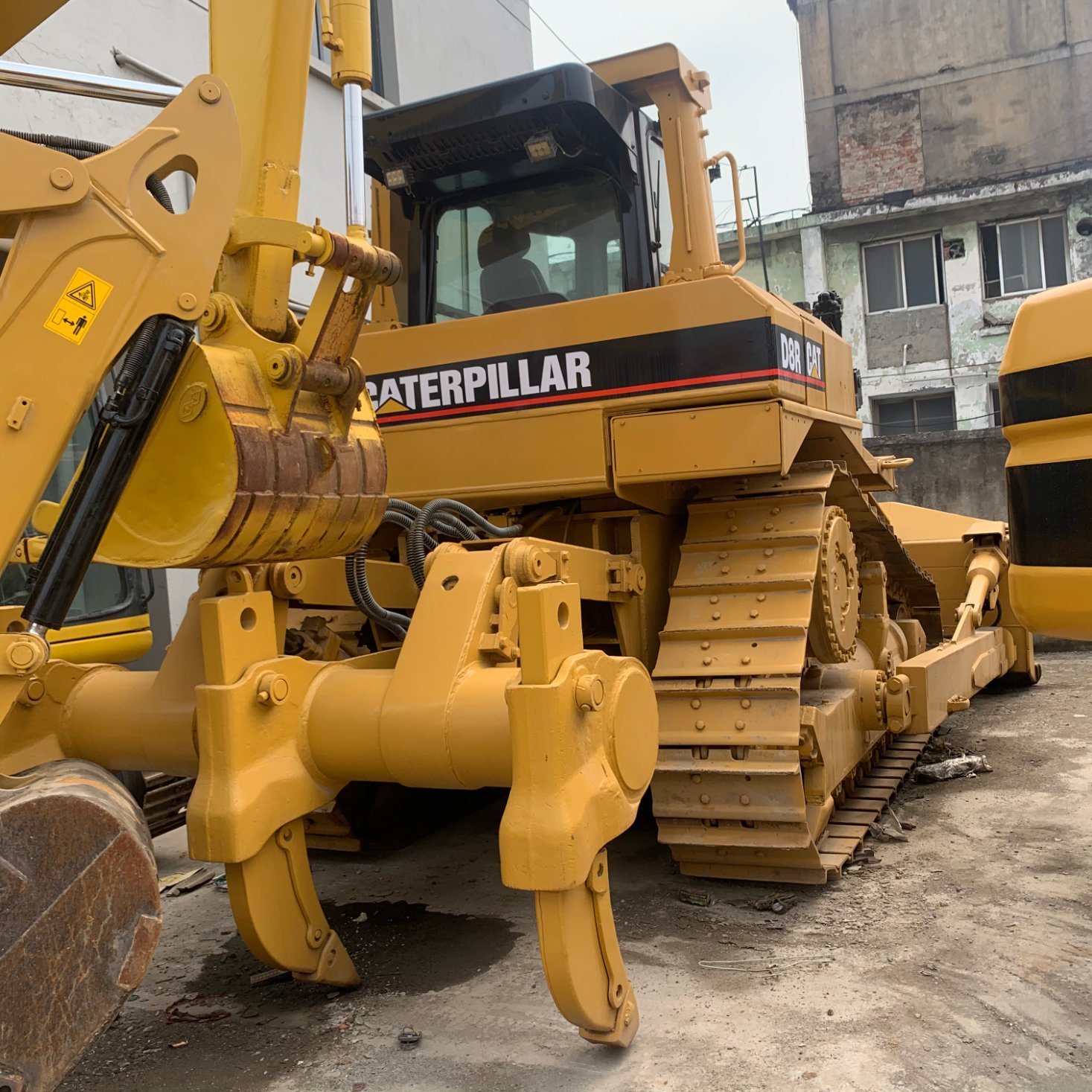 
                Usato Cat Crawler Bulldozer D8R con ripper vendi in Cina
            