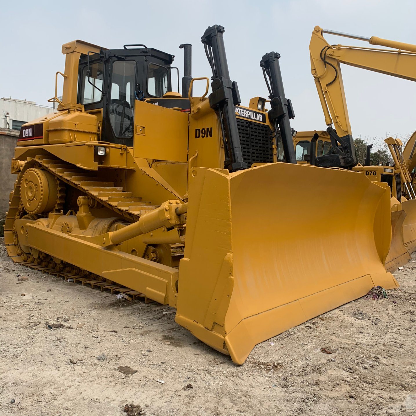 
                Trattori Cat D9n bulldozer D9 Cat usati con Good Condizioni di lavoro per la vendita
            