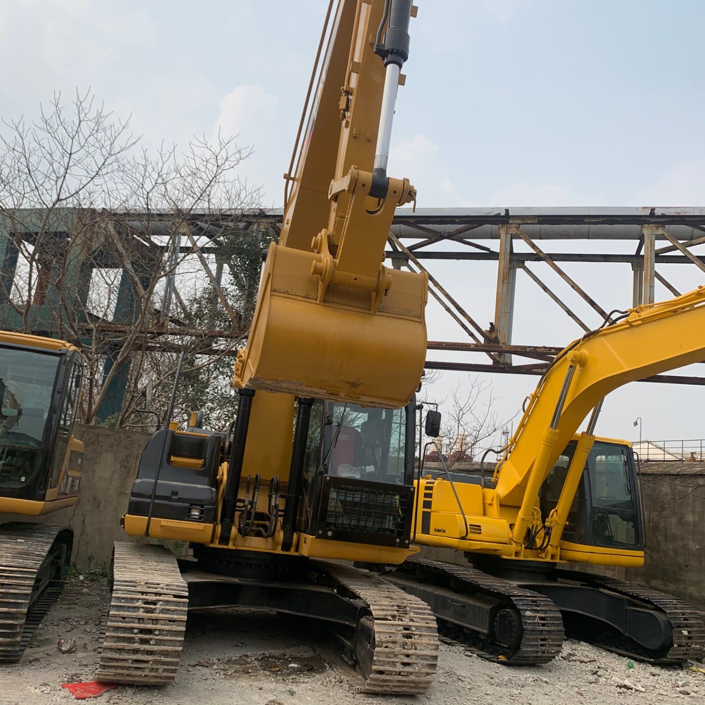 China 
                Cat 油圧ショベル 320D クローラ掘削機 Digger を良好な状態で使用しました 販売のため
             supplier