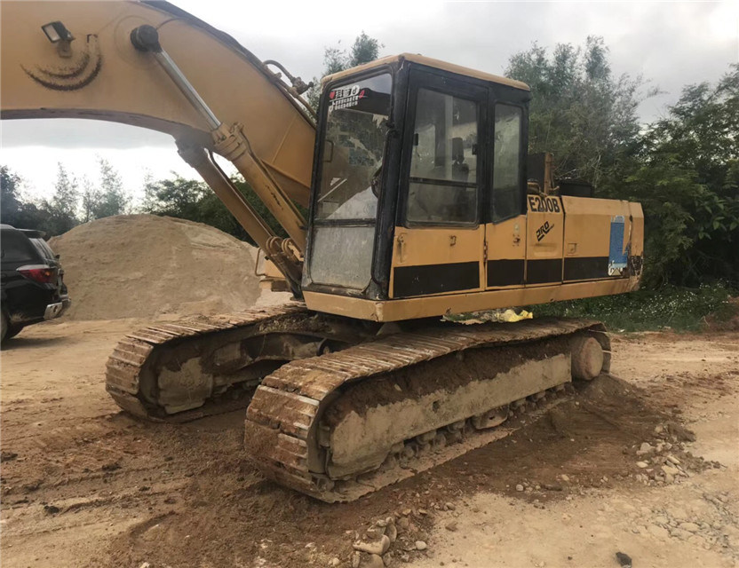 
                Gebruikte Caterpillar E200b-graafmachine op rupstractoren met Cat S6K-motor gemaakt In Japan
            