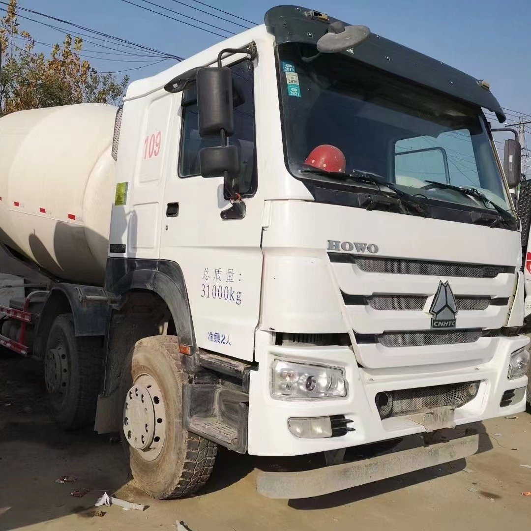 
                Gebruikte betonmixer Sinotruck 10 wielen 6X4 8 M3 kubieke Te koop
            