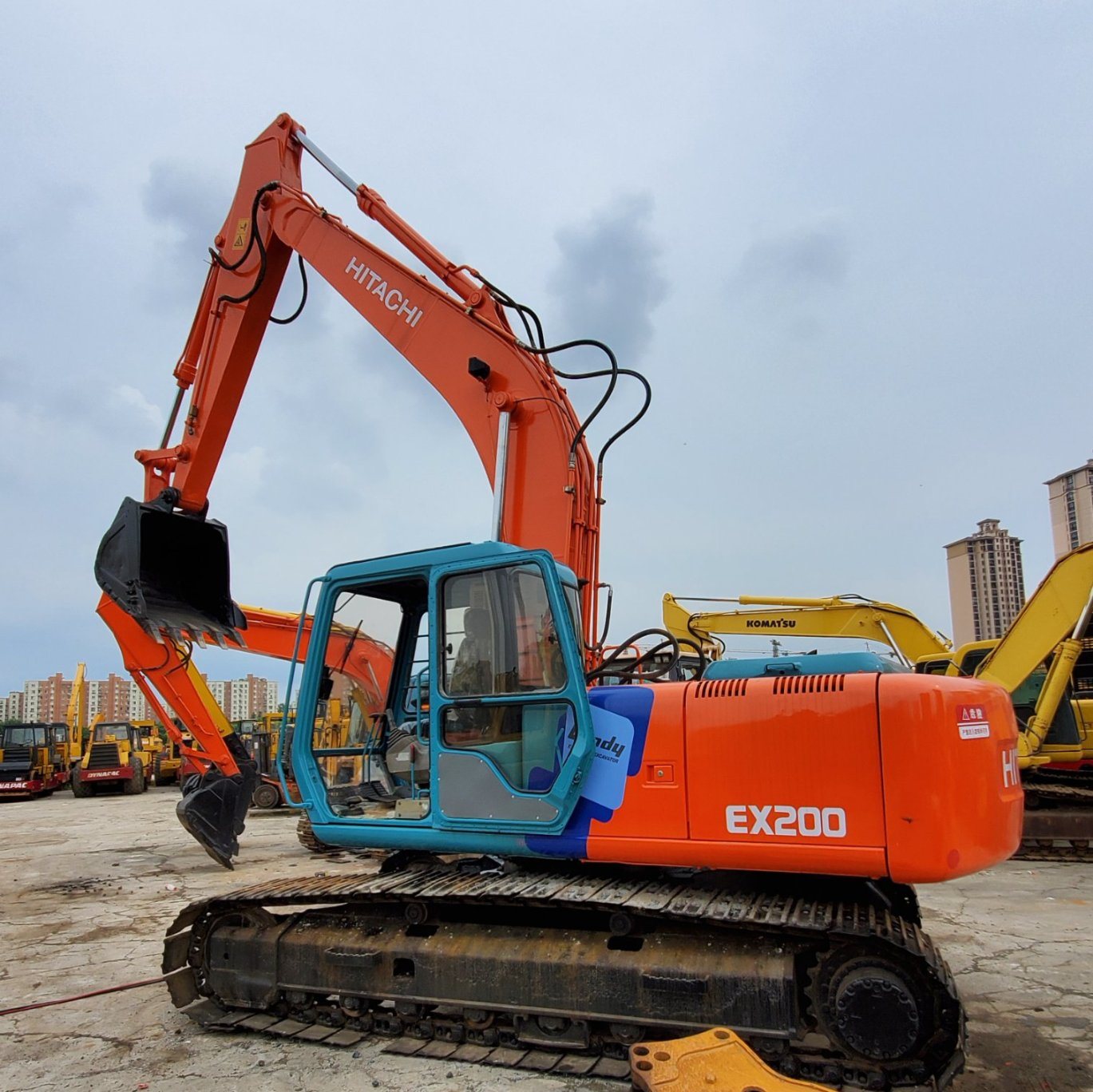 China 
                Hitachi EX200-5 utiliza excavadora de cadenas con precios baratos y buenas condiciones de venta
             proveedor