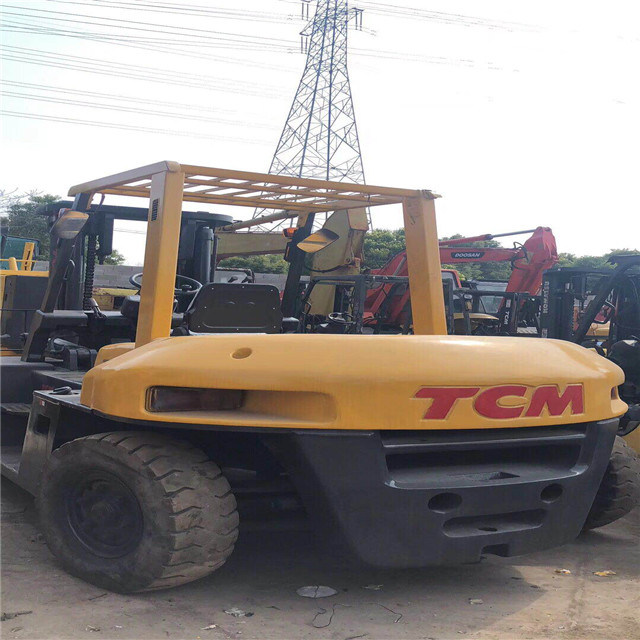 Used Japan Made Tcm Forklift Fd70, 7 Ton Used Diesel Forklift with 3 Stages and Side Shift