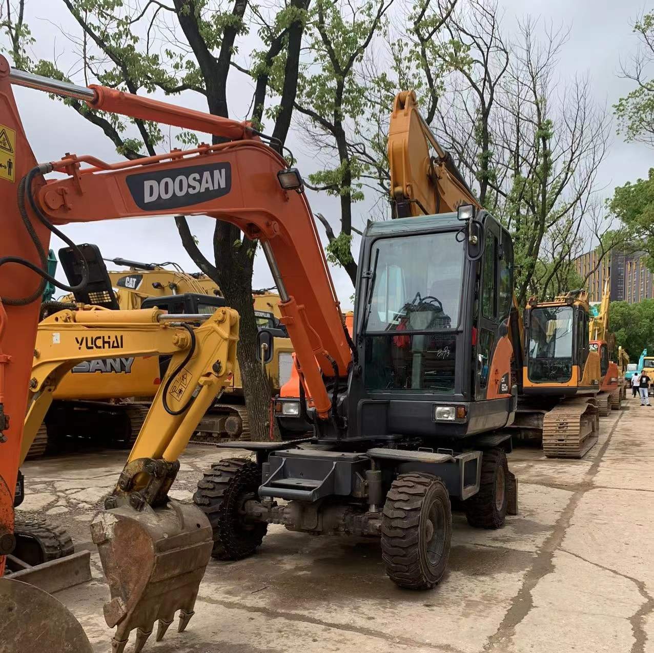 Used Korea Doosan Wheel Excavator Dx60W-7 Small Excavator for Sale