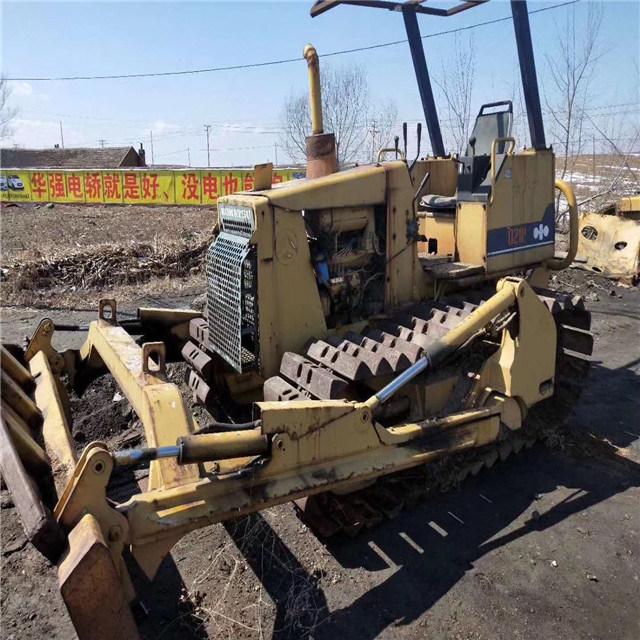 Used Small Crawler Swamp Bulldozer D21p Komats U Bulldozer in China