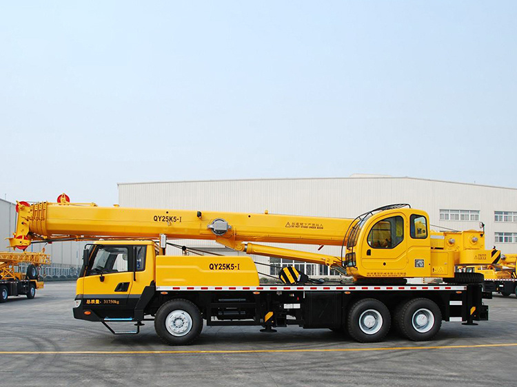 Chine 
                Grue pour petit camion Qy25e de 25 tonnes de bonne qualité
             fournisseur