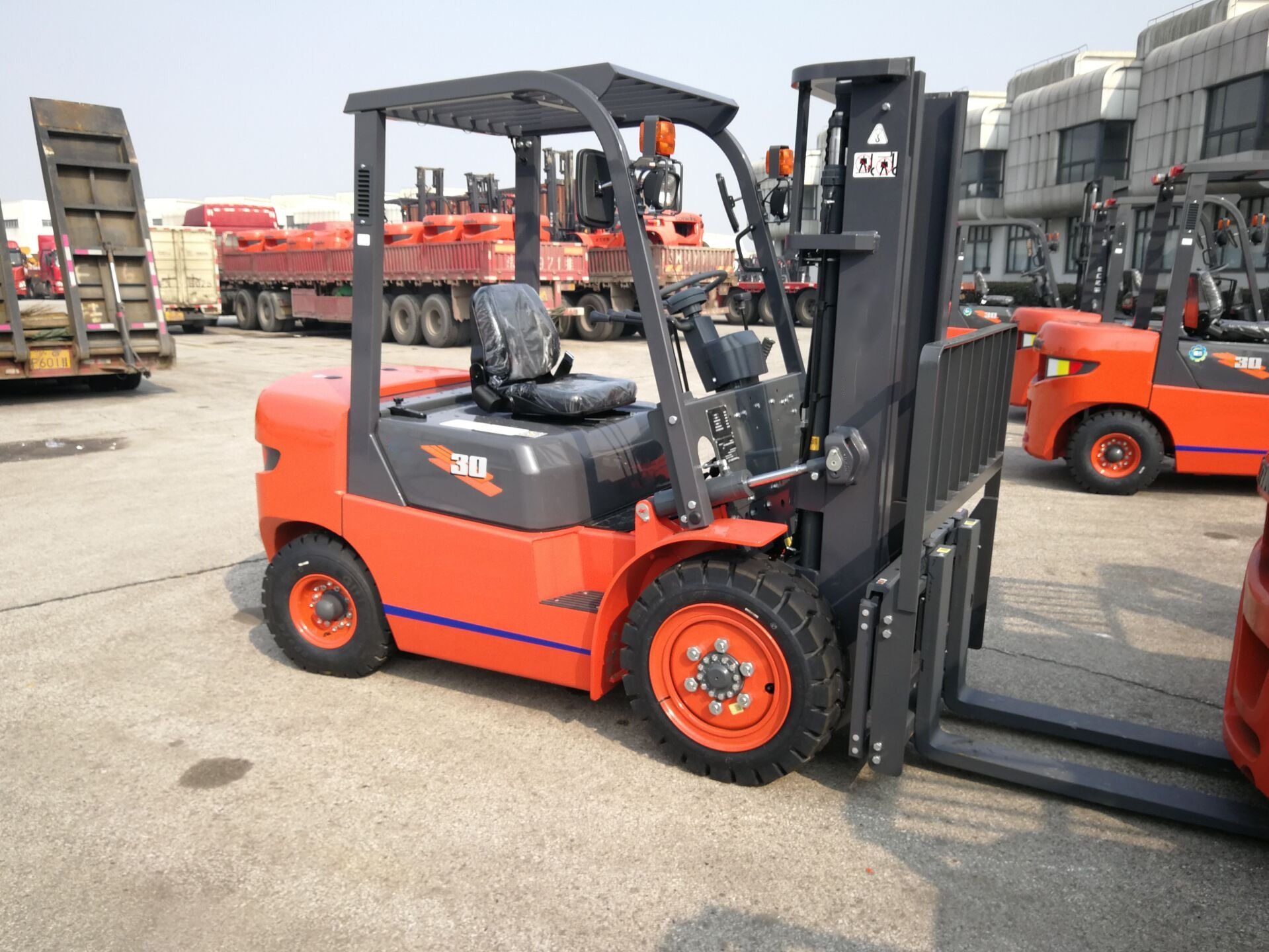 China 
                3 Ton Fd30t CPC30 Lonking Diesel Forklift Cpcd30 LG30dt barato
             proveedor