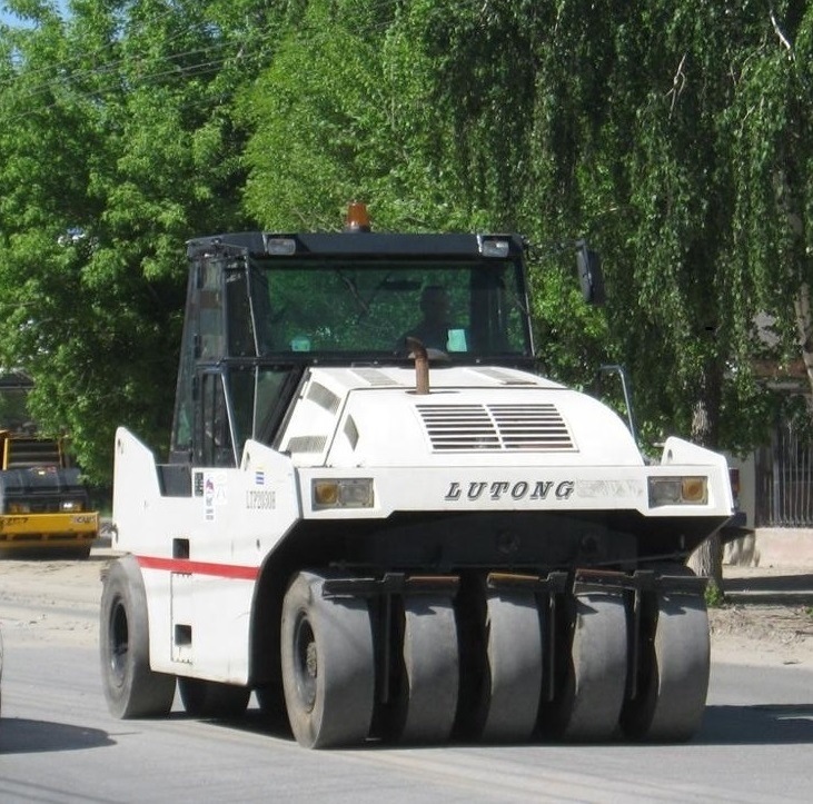 China 
                30ton Ltp2030 Lutong Neumático Road con ruedas de rodillo compactador rodillo de carretera
             proveedor