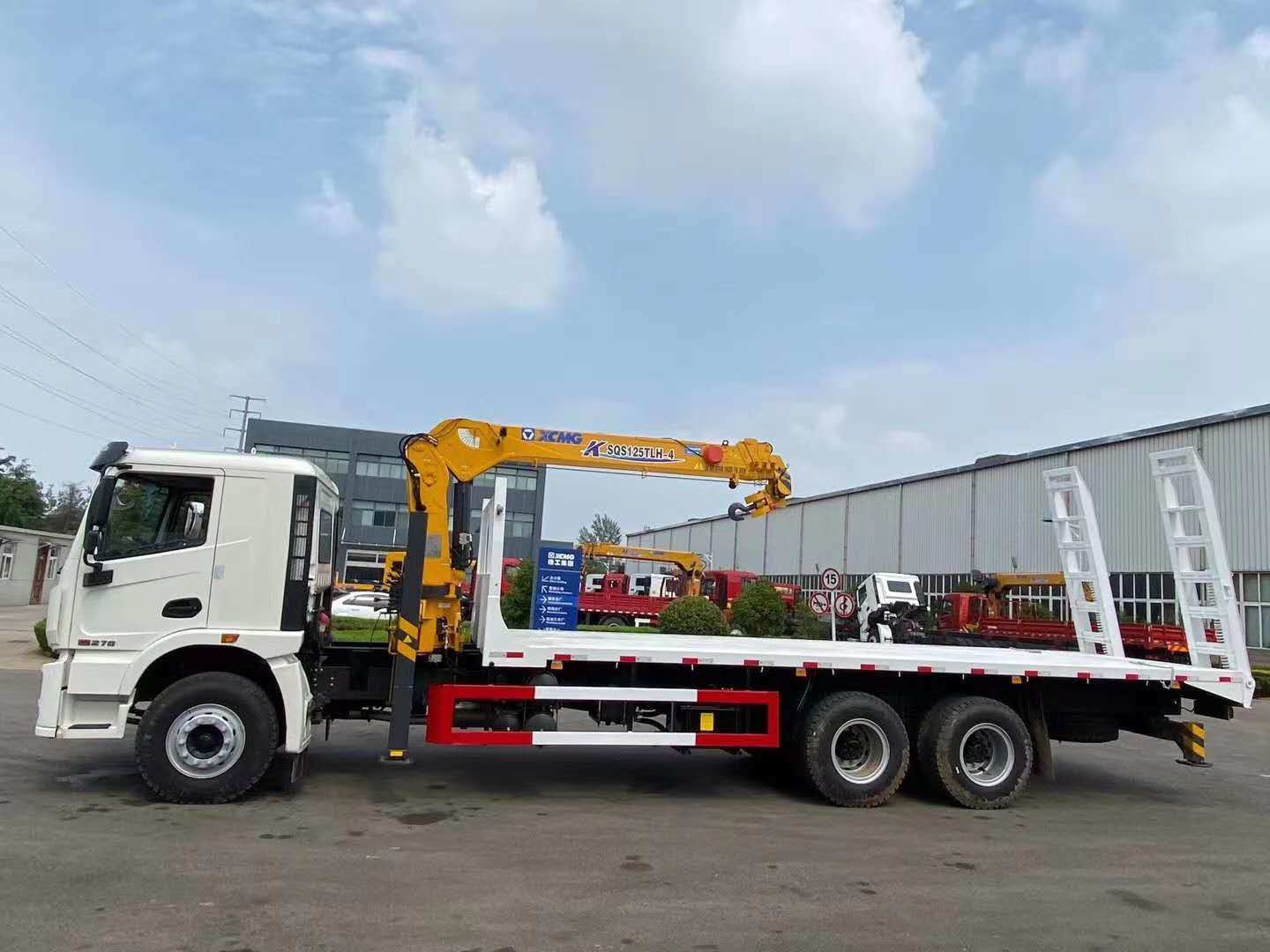 8 Ton Straight Arm Truck Mounted Crane Sq8sk3q with HOWO Chassis