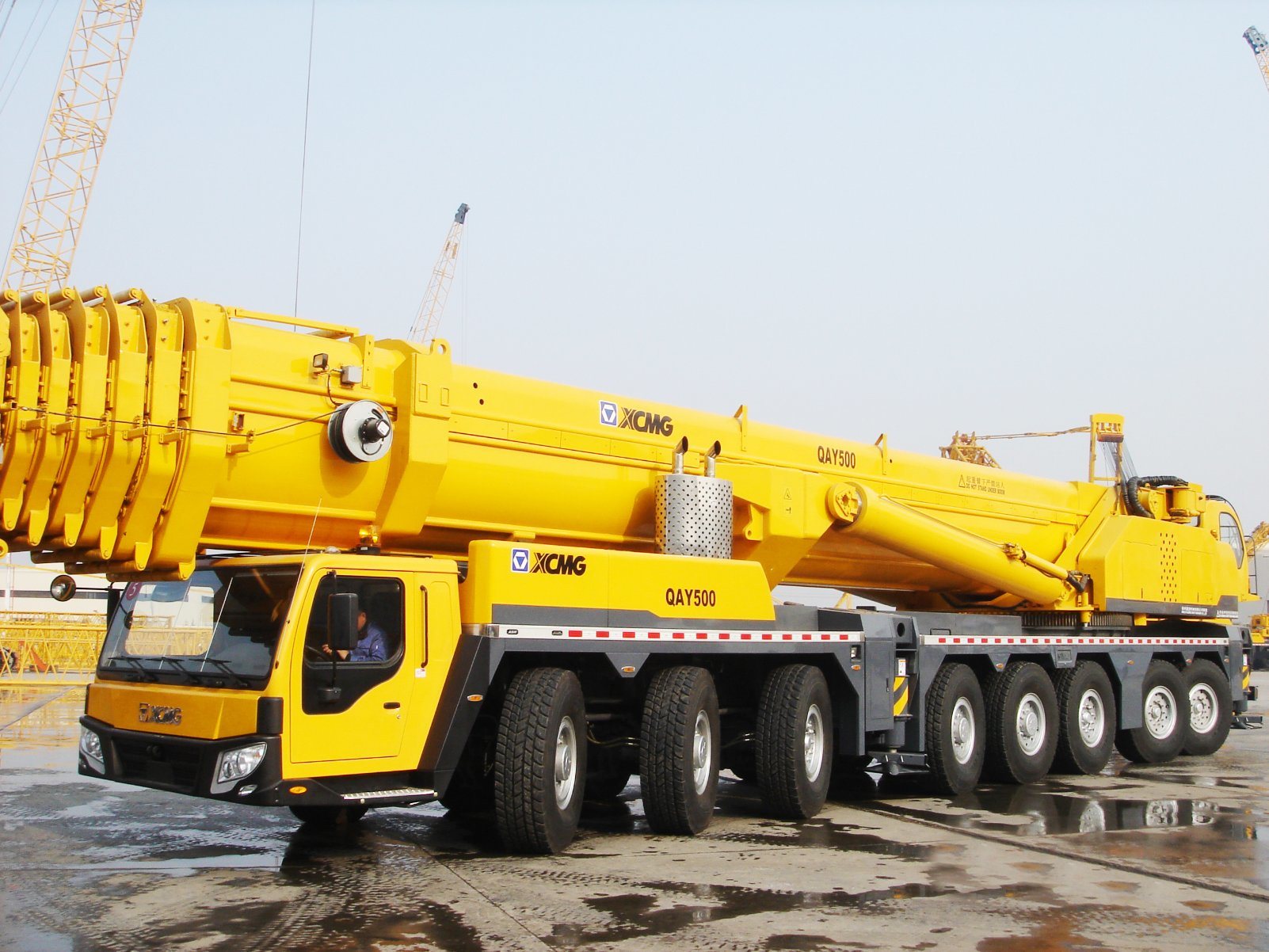 Chine 
                Grue tout terrain Qay200 camion lourd souple flèche étendue 61m pour la vente
             fournisseur