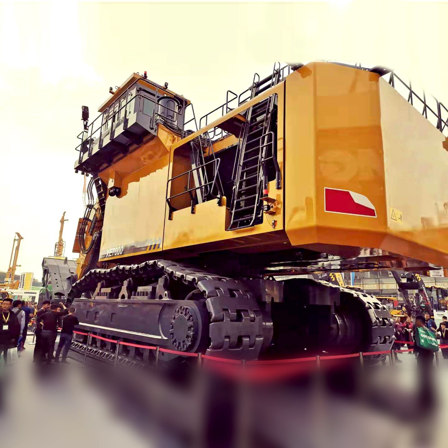 Biggest Mining Heavy Excavator for Xe7000 Towable Backhoe