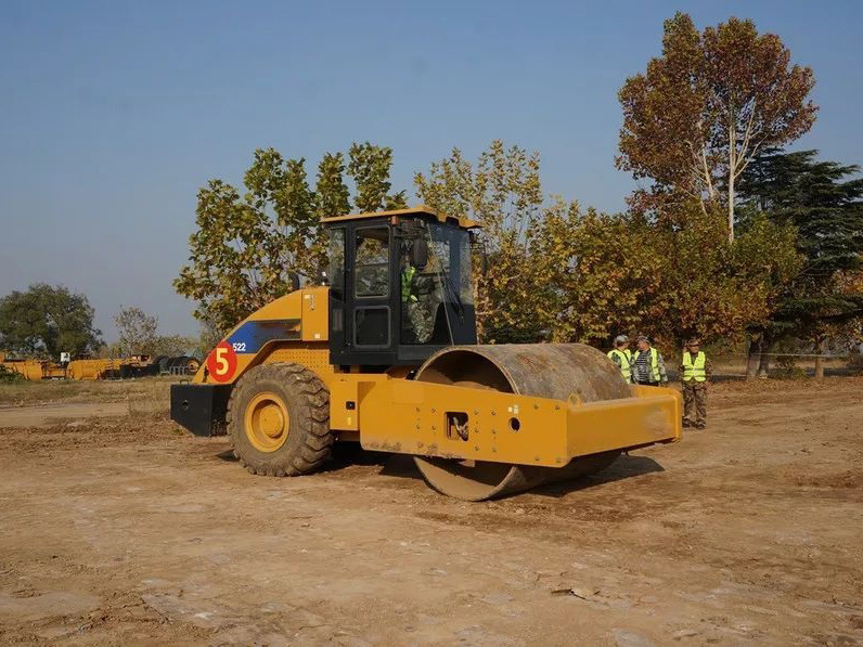 Cheap 26 Ton Vibratory Road Roller Sem526 in Algeria