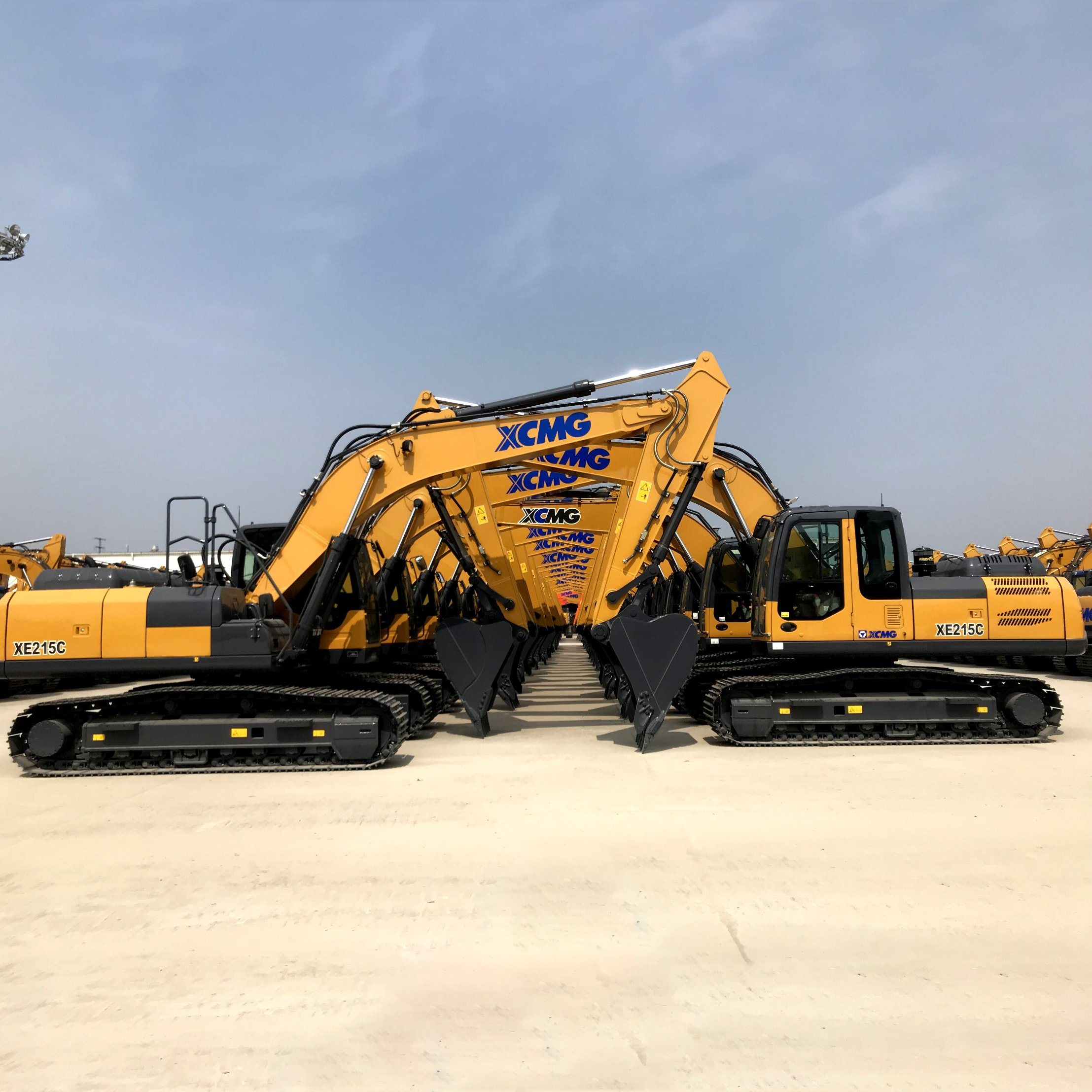 China Brand Xe215D 20tons Crawler Excavators with Cheap Price