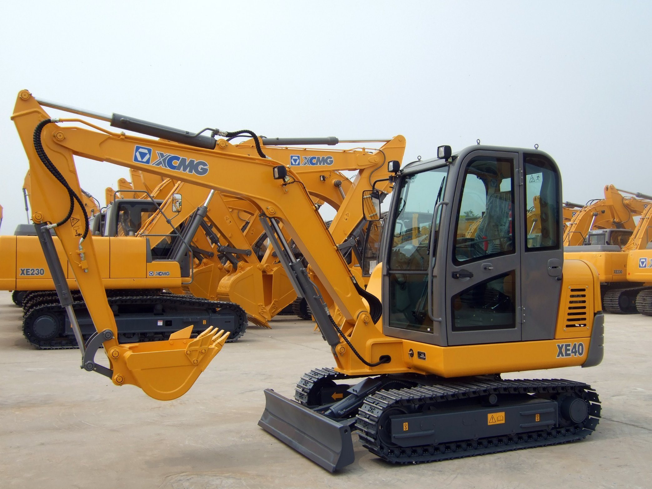 China Famous Brand Xe150d 15 Ton Xcg Mobile Crawler Excavator for Sale